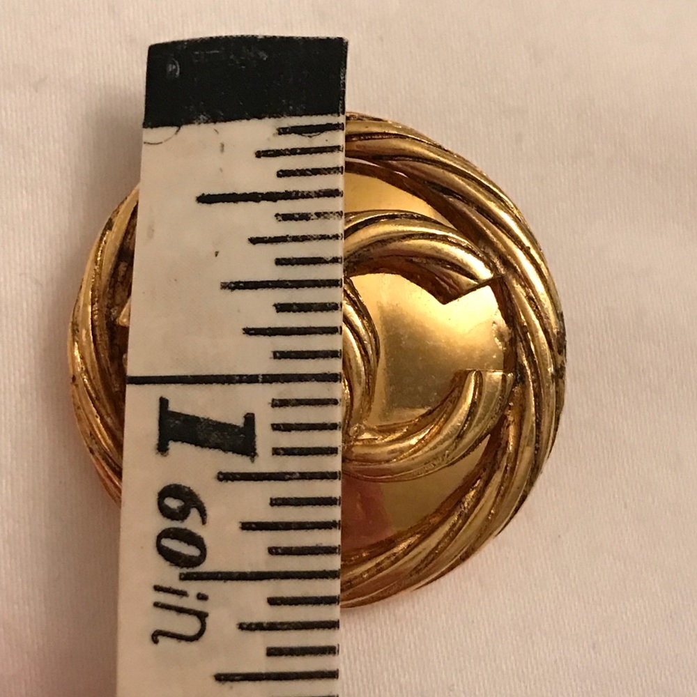 CHANEL CC Earrings - Picture 4 of 6